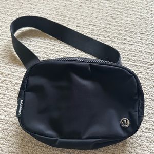 Lululemon EBB everywhere belt bag black 1L